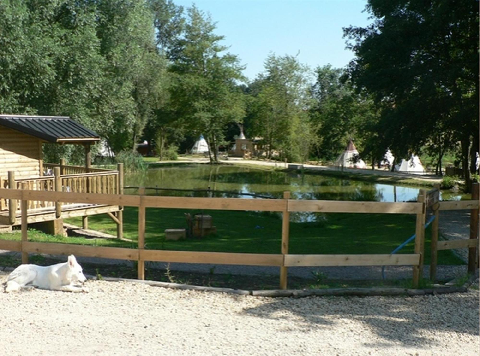 Etangs Du Moulin Hotel Suzy Buitenkant foto