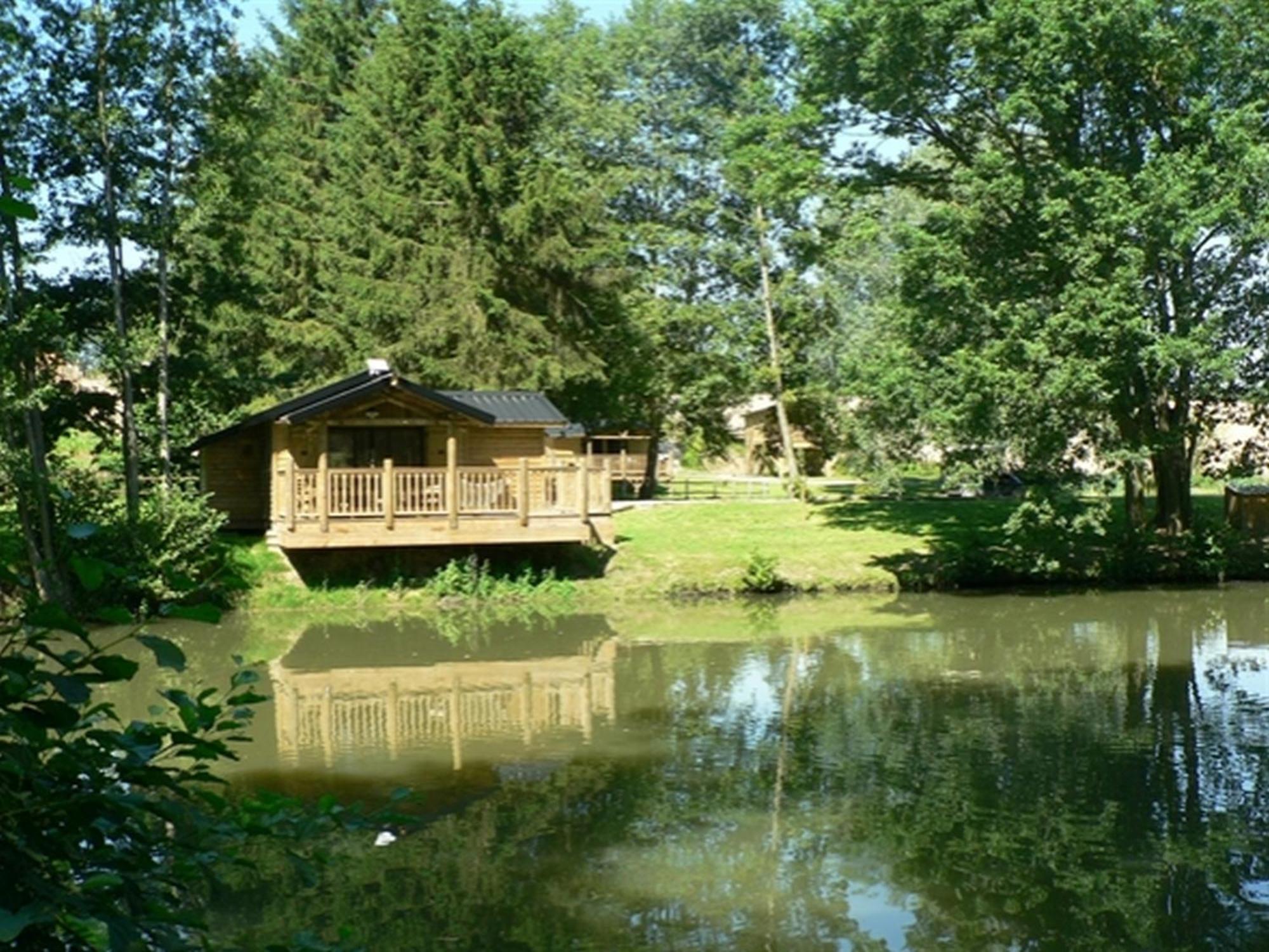 Etangs Du Moulin Hotel Suzy Buitenkant foto